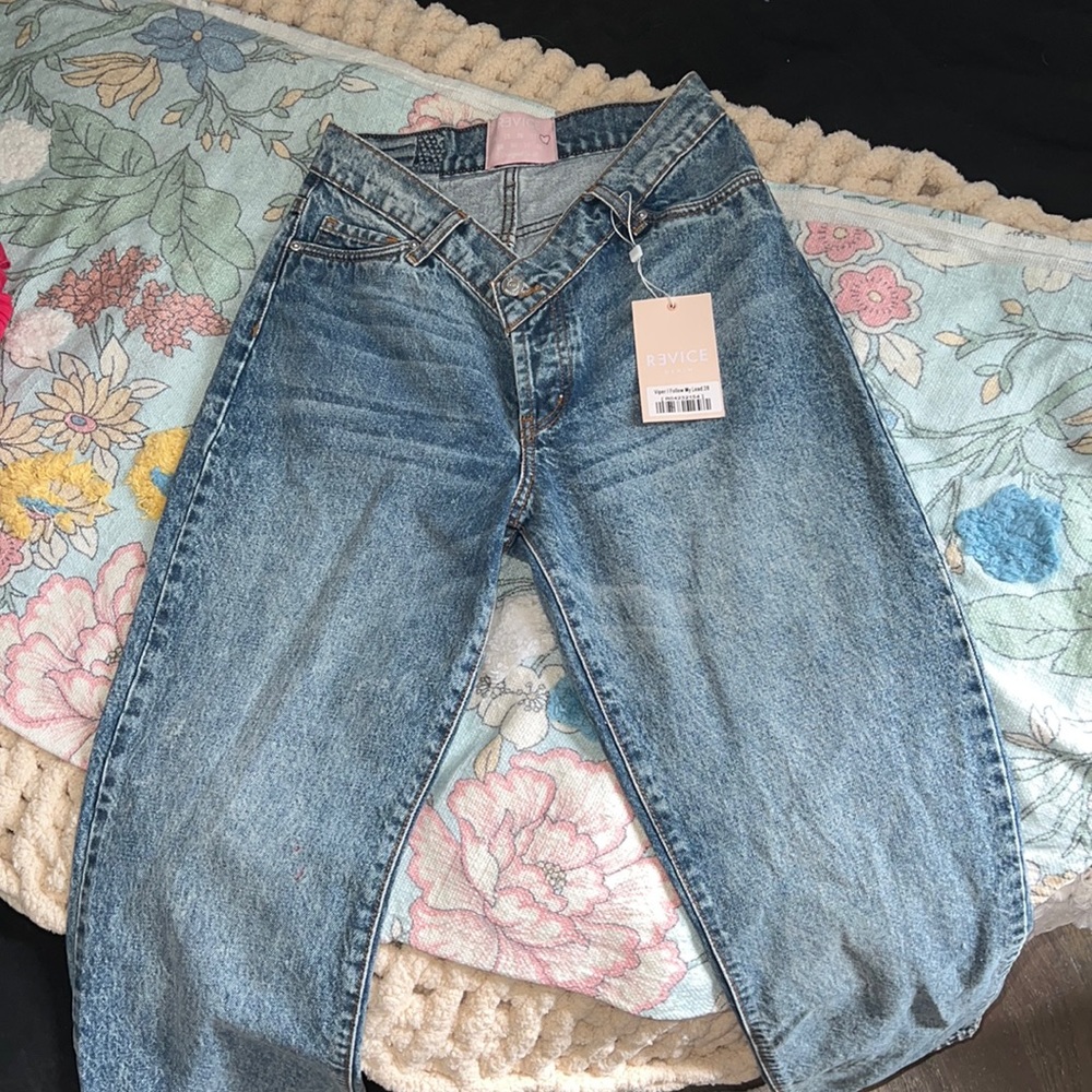 Revice V cut jeans